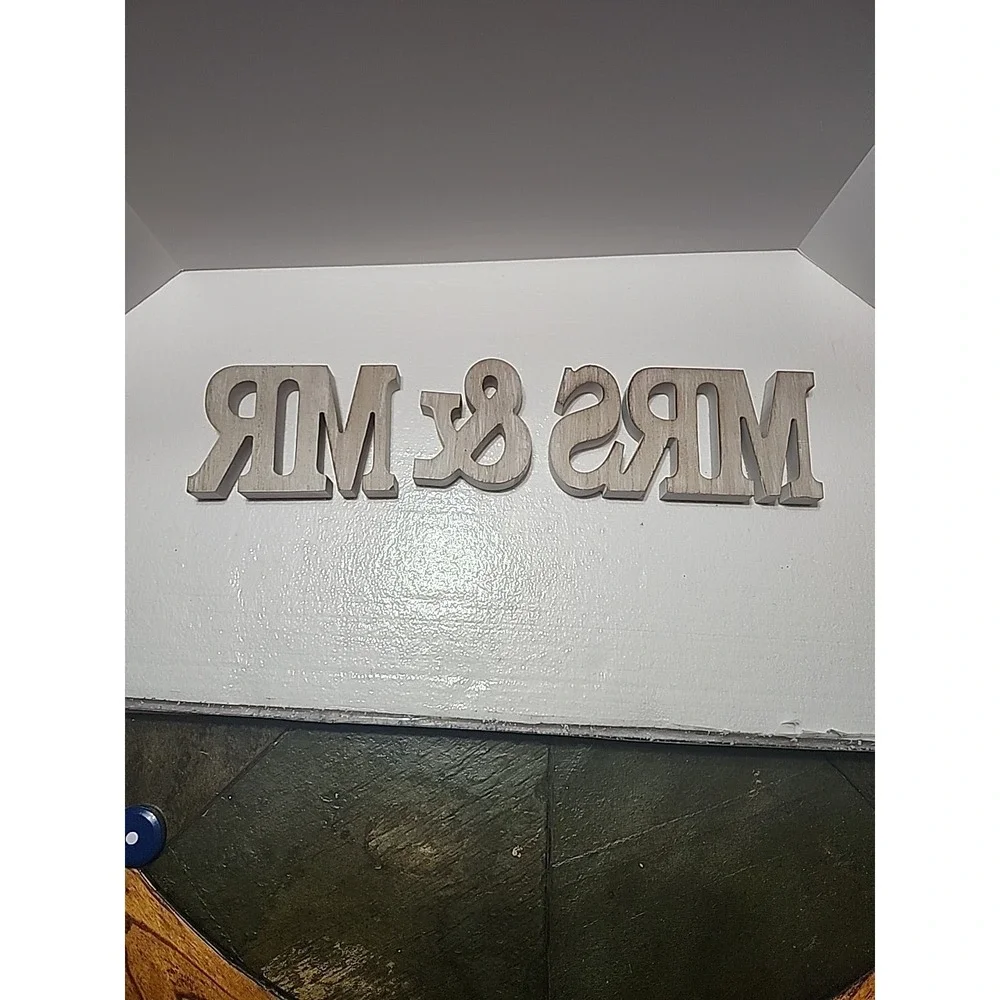Wooden Mr & Mrs Sign‎ With Silver Glitter